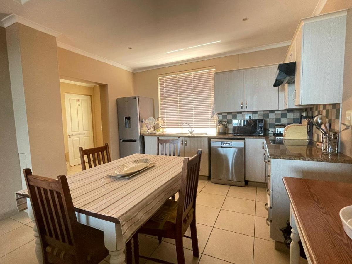 Villa For Family And Golf Мозел Бей Екстериор снимка