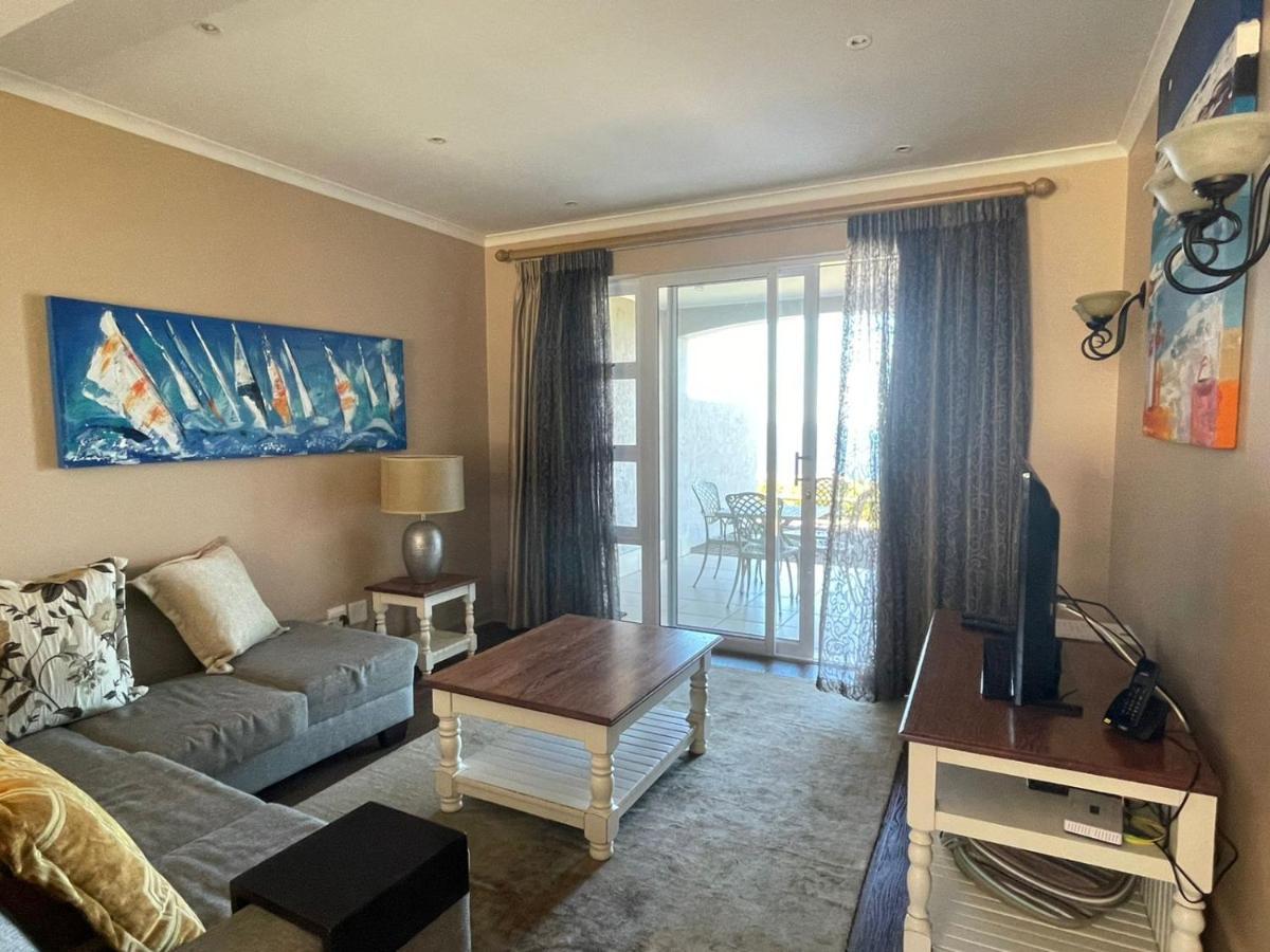 Villa For Family And Golf Мозел Бей Екстериор снимка