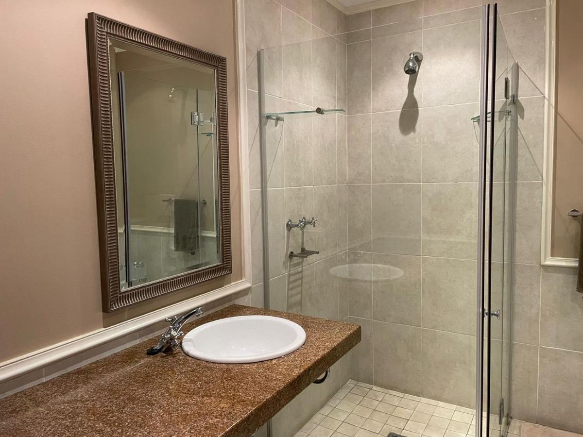 Villa For Family And Golf Мозел Бей Екстериор снимка