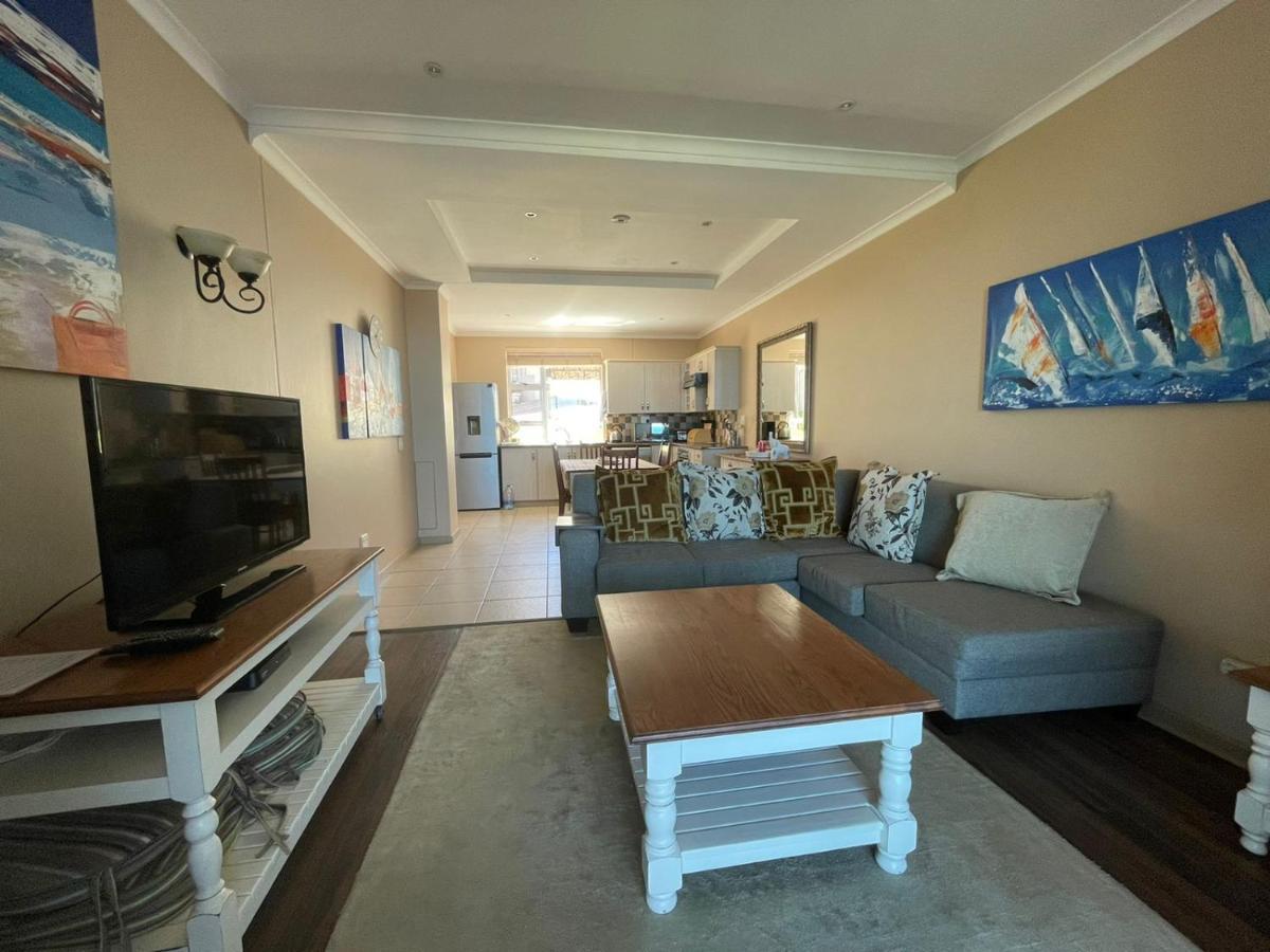 Villa For Family And Golf Мозел Бей Екстериор снимка